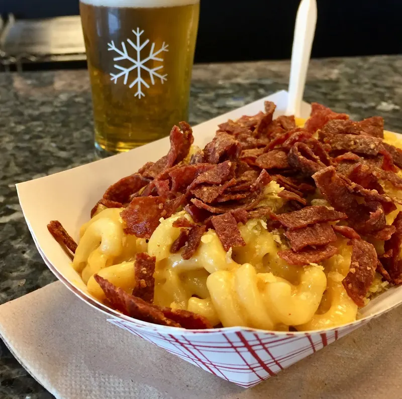 Mac'n official food or truck photograph